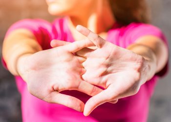 Parmak Çıtlatmak Zararlı Mıdır?