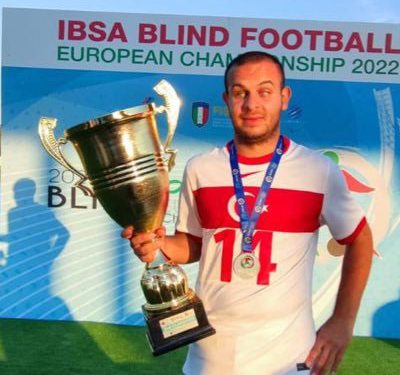 Futbol Tutkusu Engelleri Aştı